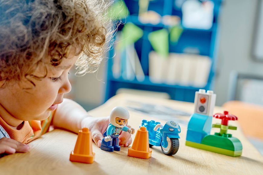 Конструктор LEGO DUPLO Town Синій поліцейський мотоцикл 10471 фото