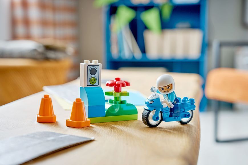Конструктор LEGO DUPLO Town Синій поліцейський мотоцикл 10471 фото
