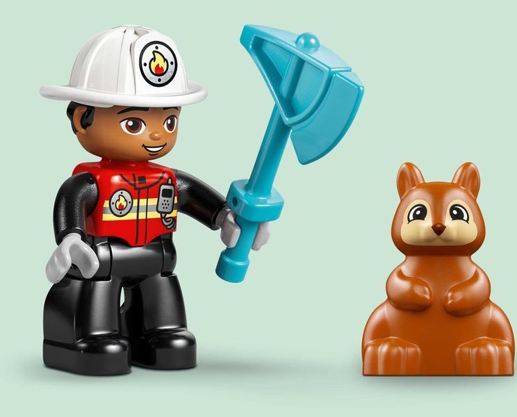 Конструктор LEGO DUPLO Town Пожежна машина зі шлангом і пожежником 10473 фото