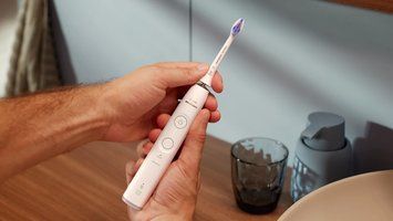 Щітка зубна електр. Philips, Sonicare 6100 Series, 62т. колив/хв, насадок-1, футляр, білий HX7400/06 фото